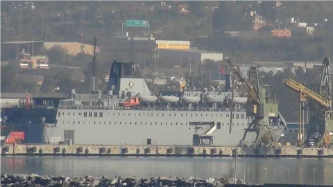 Askeri gemi İskenderun Körfezi'nde