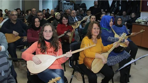 Ereğli'de 170 kişiye saz kursu veriliyor