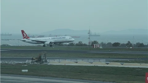 Drone havalimanında uçağın üstünden geçti