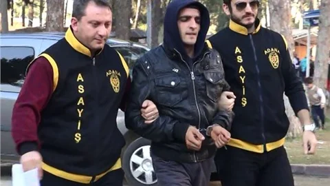 Adana da hırsızlar Çelik kasayı ve 120 çift ayakkabıyı çaldılar