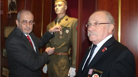 Kore şehidinin şeref madalyası yenilendi