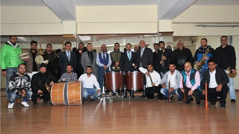 Klarnetli ‘Roman Mehter Takımı’ dinleyenleri mest ediyor