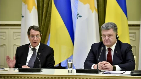 Poroşenko, Rum Yönetimi Başkanı Anastasiadis ile görüştü