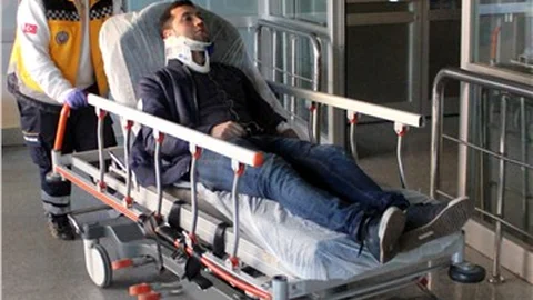 İşçi servisi ile kamyon çarpıştı 9 yaralı