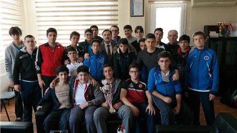 Özel Şehzade Mehmet Lisesi güreşçileri Manisa birincisi oldu