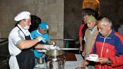 Tarsus Belediyesi Bereket Çorbası Dağıtımına Devam Ediyor