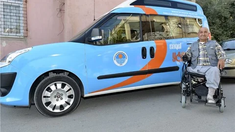 Engelli  vatandaşa akülü sandalye