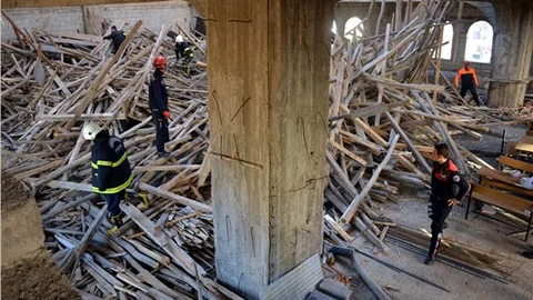 Cami inşaatında göçük 4 yaralı