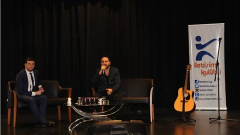 Şarkıcı Bora Duran, Fatih Üniversitesi'nde öğrencilerle buluştu