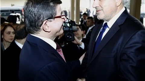 Aşırı sağcı Ataka partisi, Davutoğlu'nu protesto etti