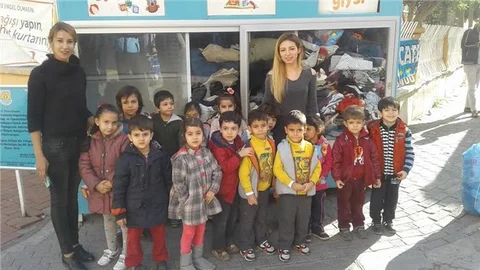 MİNİK ÖĞRENCİLERDEN ÖRNEK DAVRANIŞ