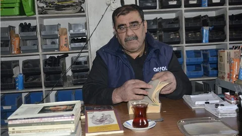 İlkokul mezunu oto tamircisi, 2 öykü ve roman yazdı
