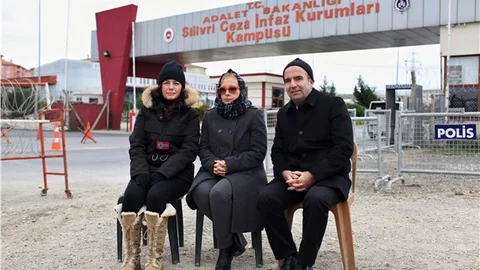 Nazlı Ilıcak Meslektaşlarımız için umudumuz yıkılmadı ayaktayız