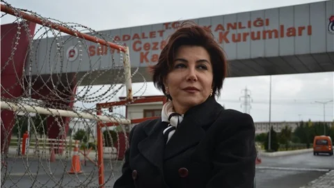 Sedef Kabaş Her türlü yasağı özgür düşünce ile yeneceğiz