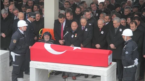 80 yaşındaki Kabukçu, şehit oğlunun cenaze namazını sedyede kıldı