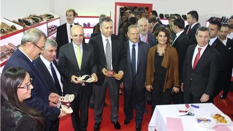 Mehmet Şimşek Yakın coğrafya petrol fiyatının düşüşünden olumsuz etkilendi