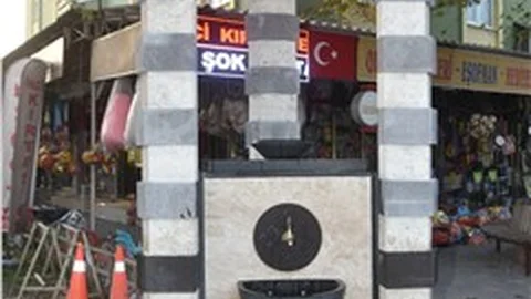 Sarıçam Belediyesi'nin yaptırdığı çeşme hizmete açıldı