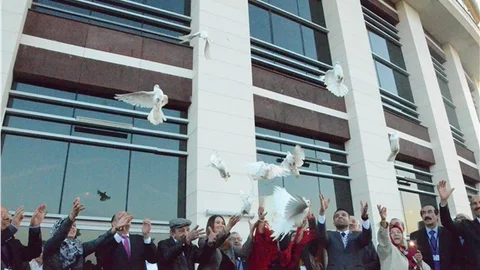 Ankarada Şairler ve aşıklar teröre karşı güvercin uçurdu