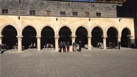 Diyarbakır Ulu Cami’de 14 asırdan beri ilk kez cuma namazı kılınmadı