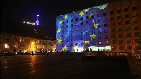 AB’nin vizeyi kaldırması Gürcistan’da renkli görüntüler oluşturdu
