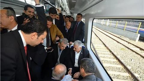 İZBAN'ın deneme sürüşünü Yıldırım ve Kocaoğlu yaptı