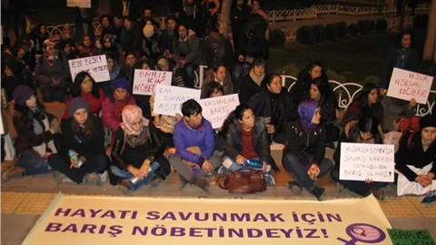 Şehzadebaşı Parkı'nda Güneydoğu'daki olaylar protesto edildi