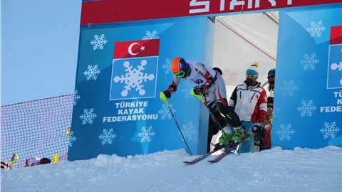 Uluslararası Palandöken Alp Disiplini Kayak Kupası Erzurum'da yapıldı