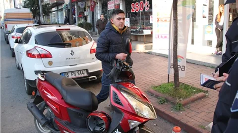 Motosiklet yolun karşısına geçmeye çalışan yayaya çarptı