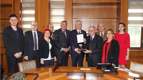 Rektör Prof. Dr. Kibar’a, Fair Play’e hizmet madalyası verildi