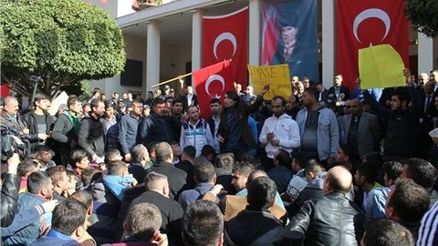 Adana'da muavinlerden 'işsiz kaldık' eylemi!