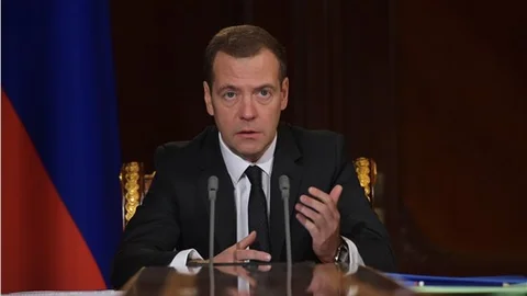 Medvedev Ukrayna'dan borcumuzu cezasıyla almalıyız