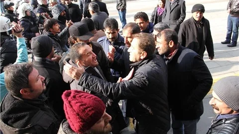 Van'da HDP yürüyüşüne müdahale 18 gözaltı