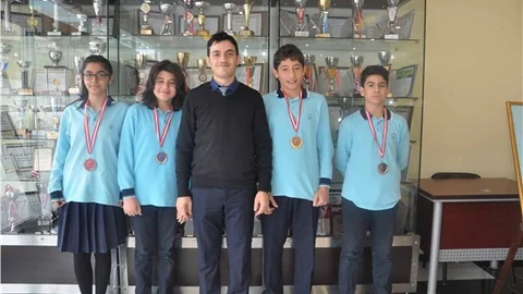 Gülen Koleji, uluslararası yarışmada altın madalya kazandı