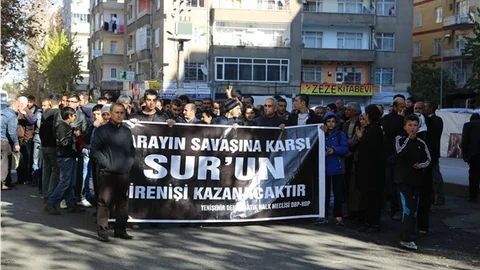 Diyarbakır’da polis, HDP’li grubun yürüyüşüne izin vermedi