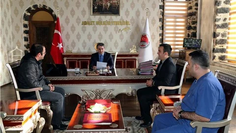 Kaymakam Karagül, başarılı doktorları ödüllendirdi