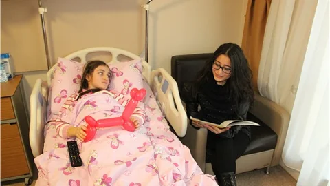 Hasta çocuklar, palyaçoyu görünce korkup ağladı