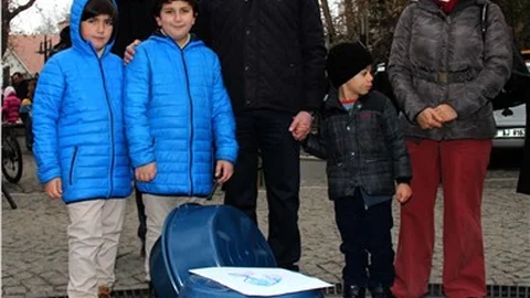 Kedi Şenliği’nde 100 adet kedi evi dağıtıldı