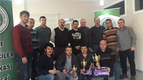 Aktif Eğitim-Sen üyeleri masa tenisi turnuvasında ter attı