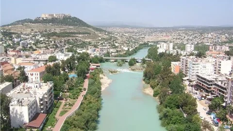 Mut’taki Fabrikalar Göksu Nehri’ni  Kirletiyor