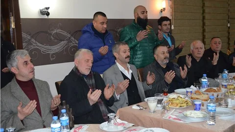 Yeraltı dünyasının ünlü ismi Sedat Şahin kardeşi ve oğlu için mevlit okuttu