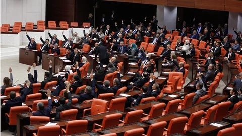 ‘17-25 Aralık darbe mi? araştırılsın' önerisi, AK Parti oylarıyla reddedildi