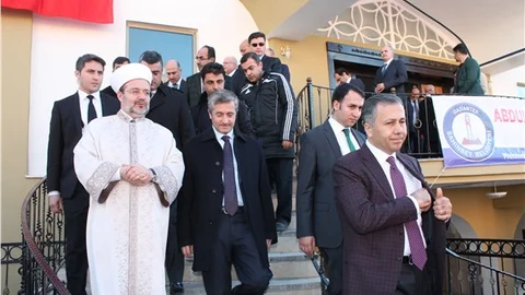 Görmez'den camilerin sevgi mekanı olmasında 'zayıf not' uyarısı