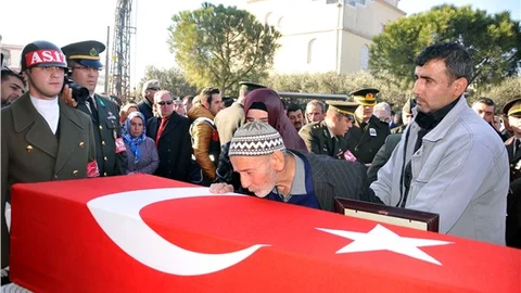 Şehit Uzman Çavuş Denizer, memleketi Manisa’da son yolcuğuna uğurlandı