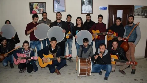 Beşiktaş Belediyesi'nden Hakkari'ye 56 adet müzik aleti gönderdi