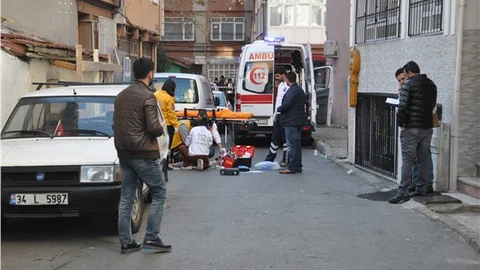 Baba ile oğlu sokak ortasında öldürüldü