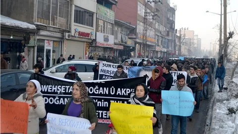 Yüksekova’da yürüyüşe polis müdahale etti