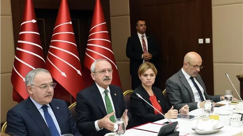 Kılıçdaroğlu, gazetecilere 2015 yılını değerlendirdi