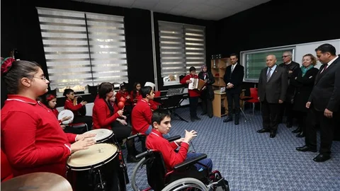 Yenimahalle Belediyesi'nden görme engellilere müzik odası