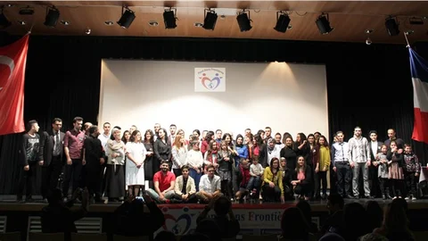 Fransalı Türk doktorlardan sağlık ve eğitim seferberliği