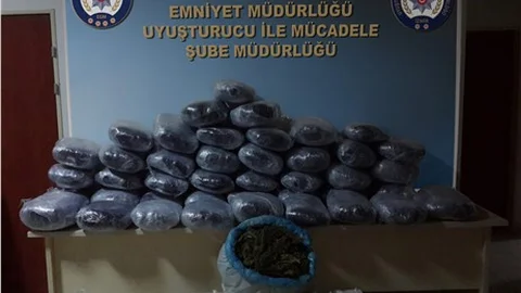 Narkotik operasyonlarında 'taş kokain' ele geçirildi